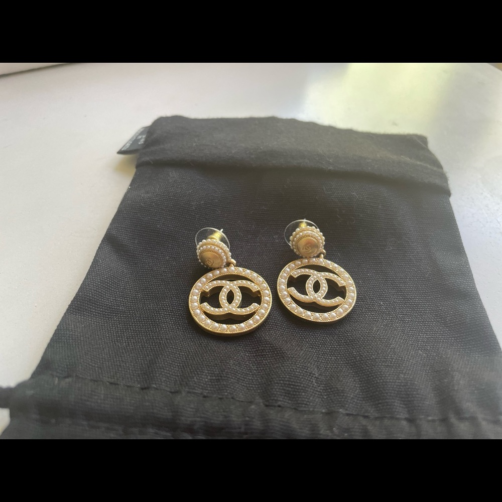 Chanel style Pearls with gold earrings